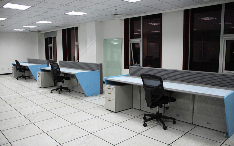 某作戰(zhàn)值班室控制臺(tái)圖片案例照片