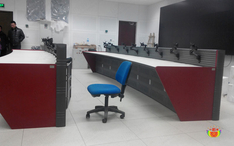 中國鐵路總公司監(jiān)控中心鐵路調度控制臺圖片