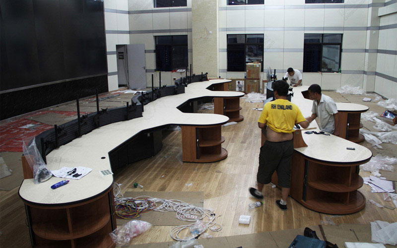 南方電網(wǎng)海南?？陔娏终{度中心控制臺項目照片