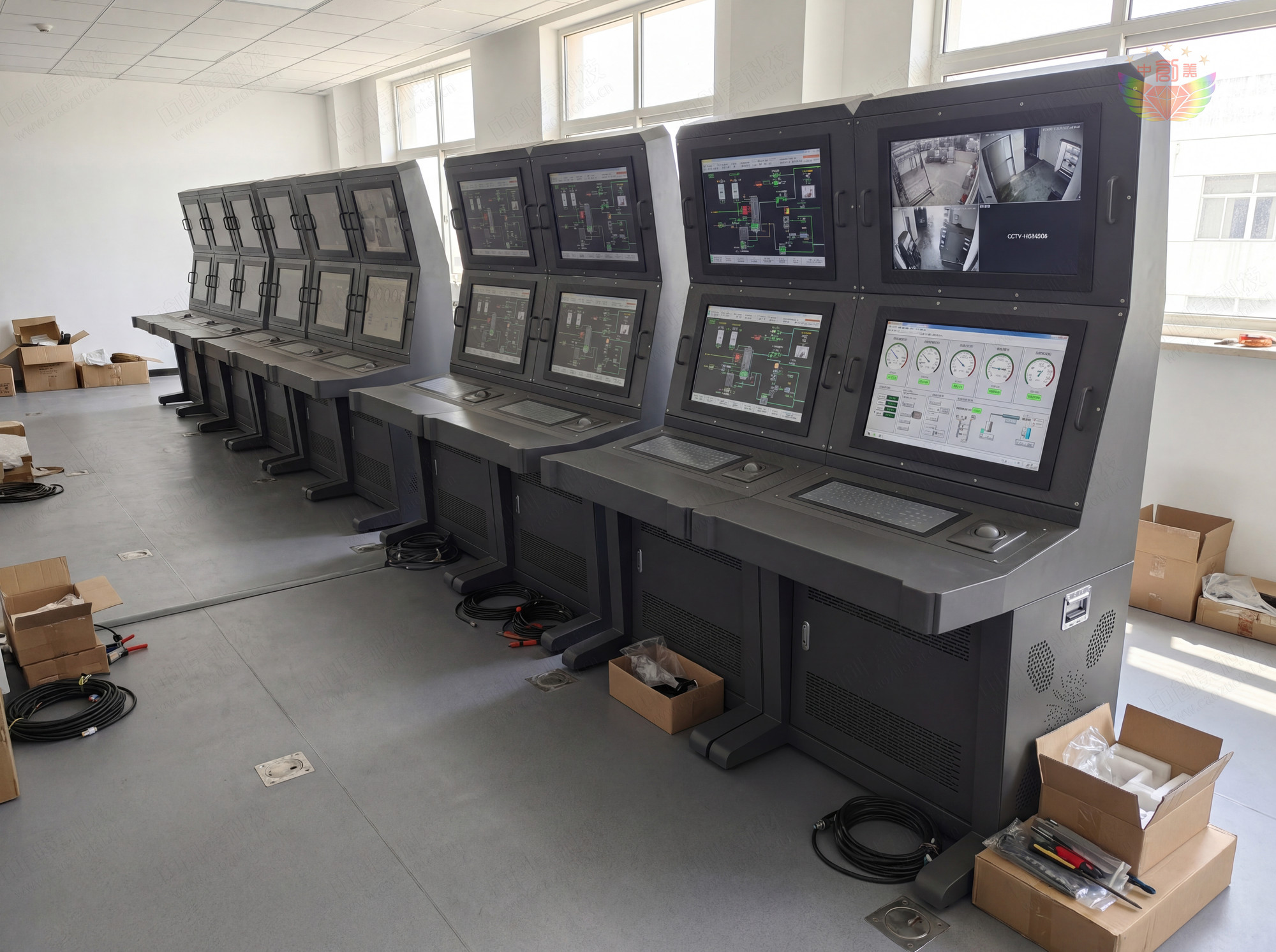 電廠中控室雙層斜面操作臺圖片